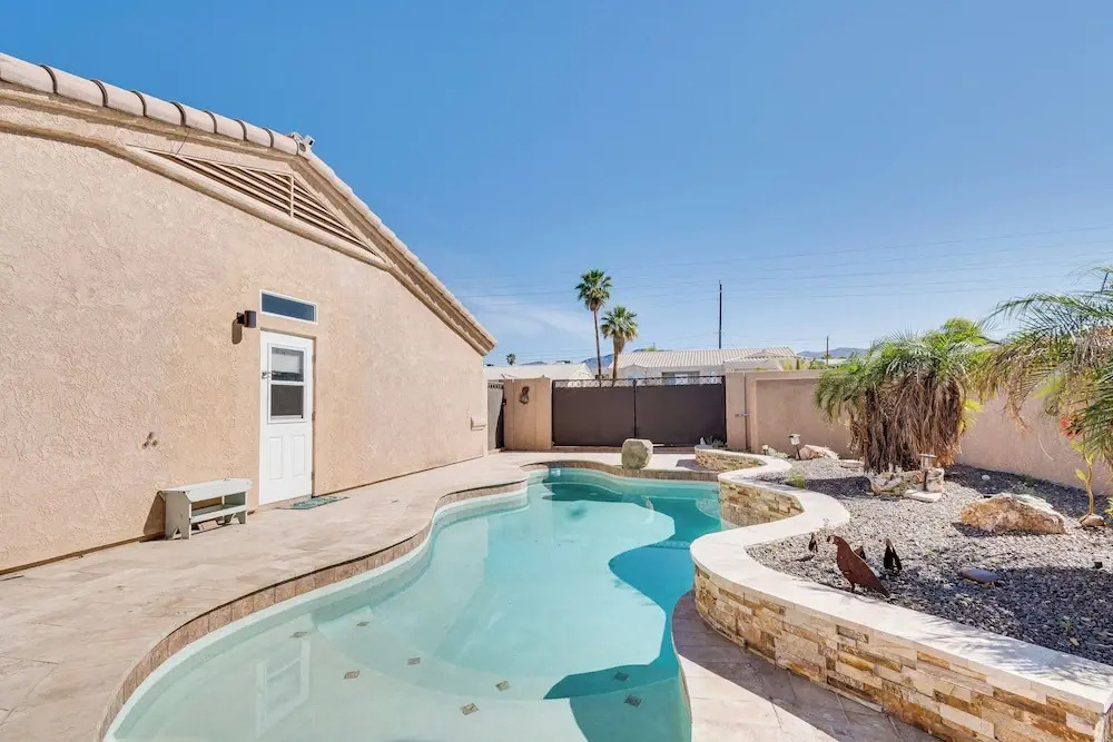 Lake Havasu City Escape: Patio, Pool + Grill!