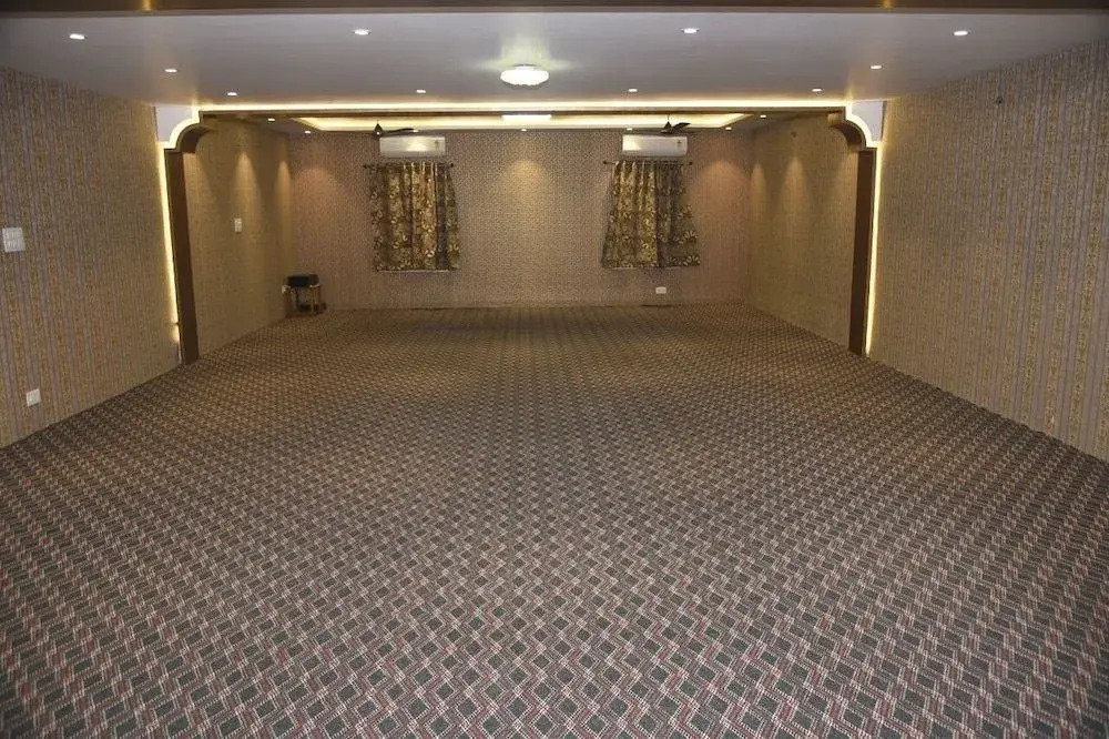 OYO 15468 Hotel Sharda