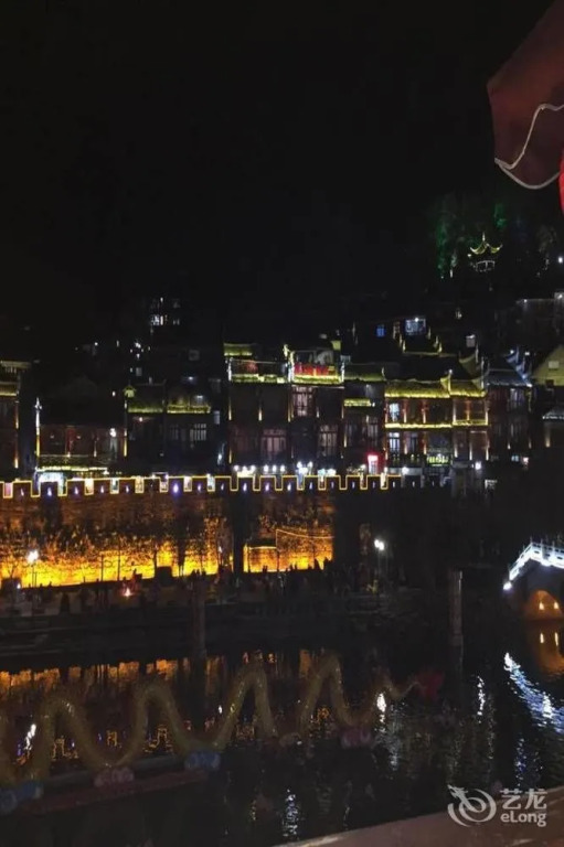 Yijianglou River View Inn (Fenghuang Old Town River View)