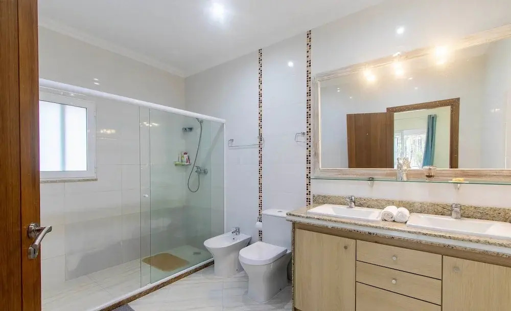 House w/ Pool 350 m From Taperapuan Beach Rud0047