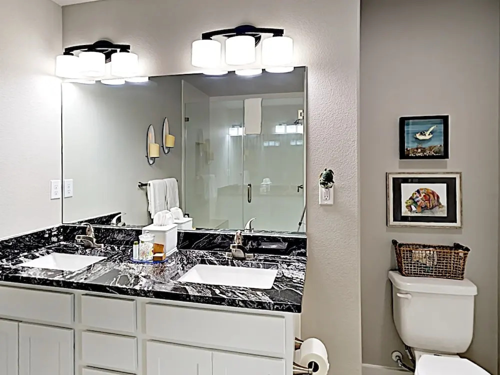CasaTitos on Station Street - 4 Br Home