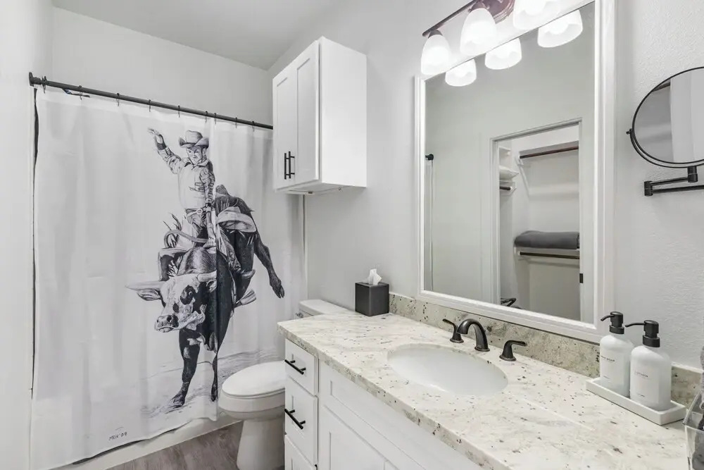 Modern 4BR Ensuite Townhome Near Texas A&M