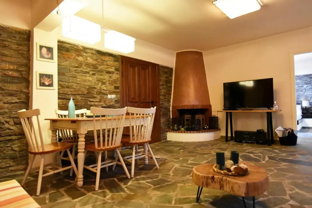 family home with a fantastic sea view, 5 minutes from the beaches
