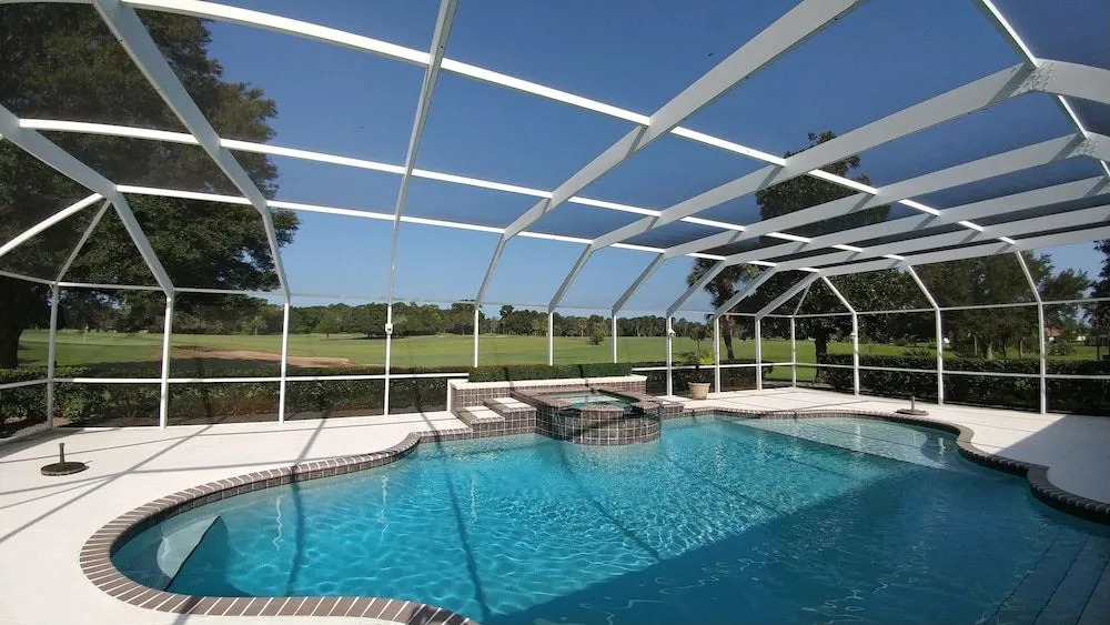 Amazing Pool With Golf View 3 Bedroom Home by Redawning