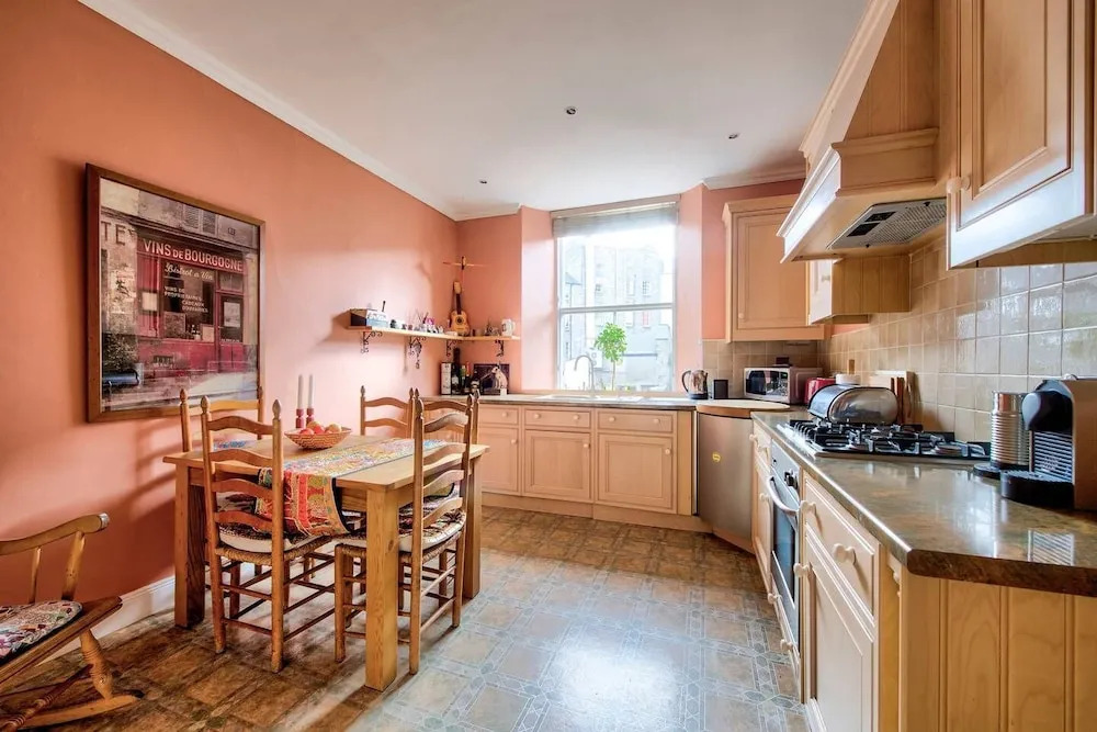 Beautiful 1 Bedroom City Centre Apartment