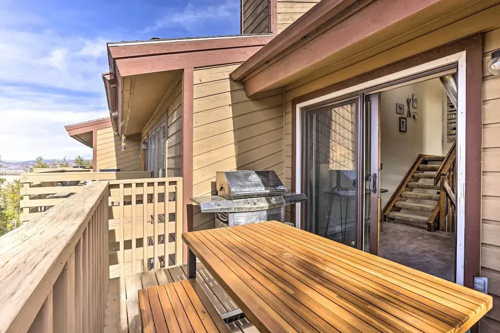 Sunny Alpine Escape w/ Hot Tub + Mountain Vistas!