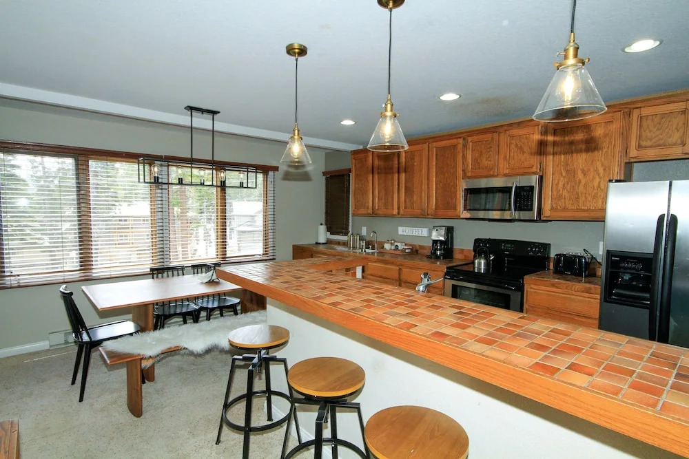 Mountainback #102, Corner Unit 2 Bedrooms 2 Bathrooms Condo