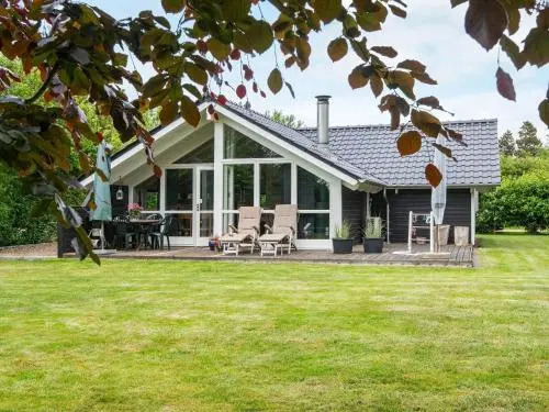 Three-Bedroom Holiday home in Tarm 5