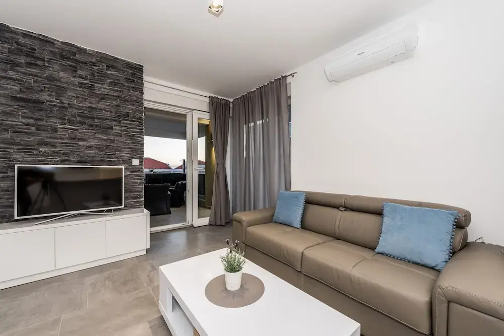 Villa Magnifica apartments with pool