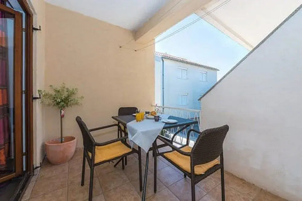 Apartment Lara 1Km From Sea