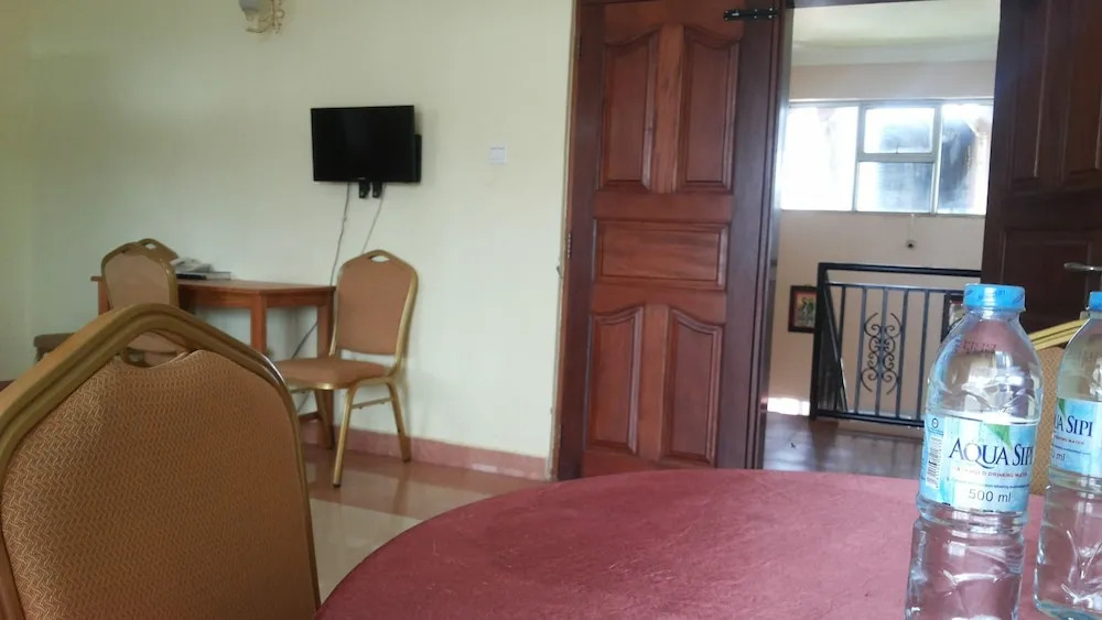 RoseVilla Hotel