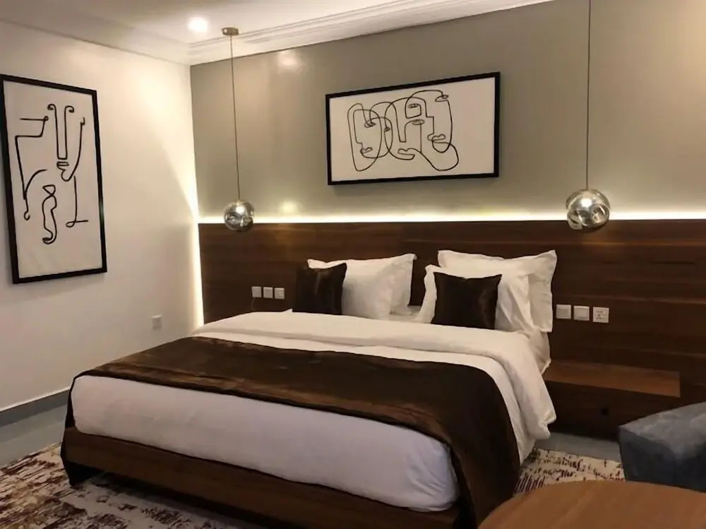Royal Vintage Guest Inn