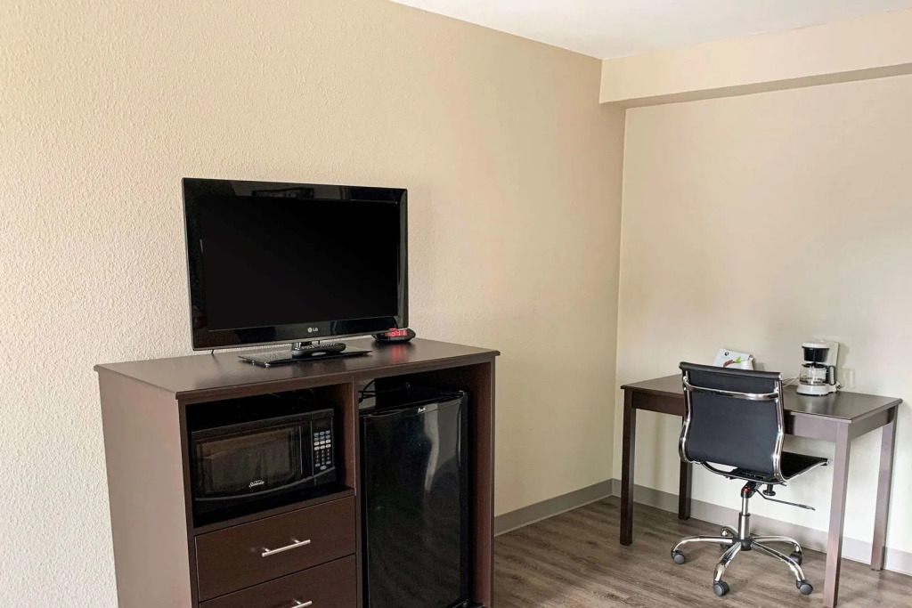Studio 6 Suites Vancouver WA Waterfront