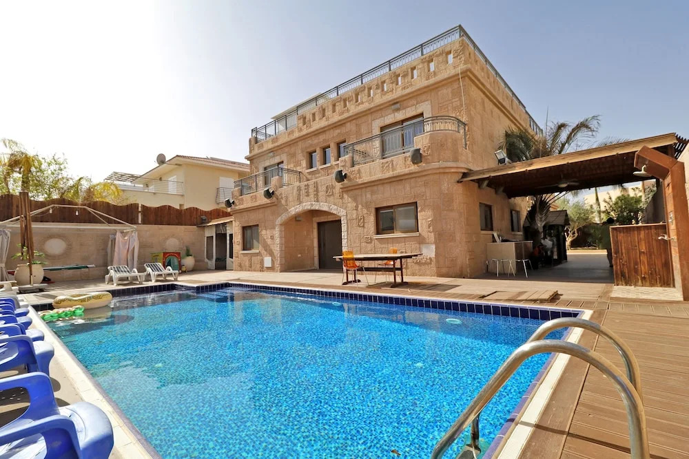 Armon Eilat