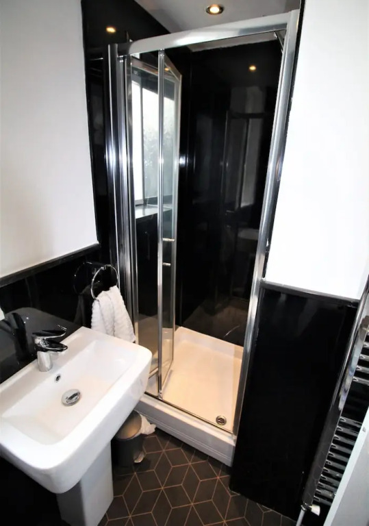 Sleeps 9 - Large Period Property -beautiful Refurb