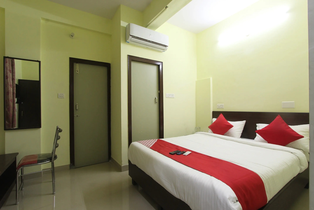 Hotel O V R Residency Near Sri Amruth Chithra Mandira