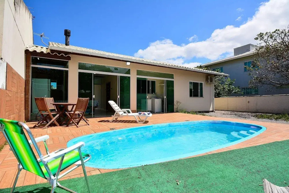 Casa com piscina a 250m da Praia PLH006