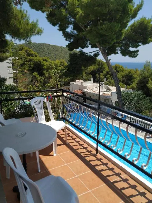 Lions 2 Studios & Apartments, Poros Island