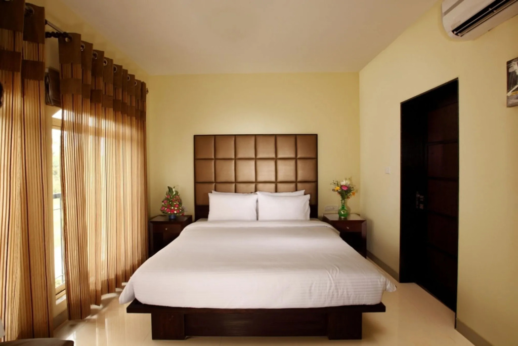 The Golden Suites & Spa, Calangute, 5 mins odd drive to the beach