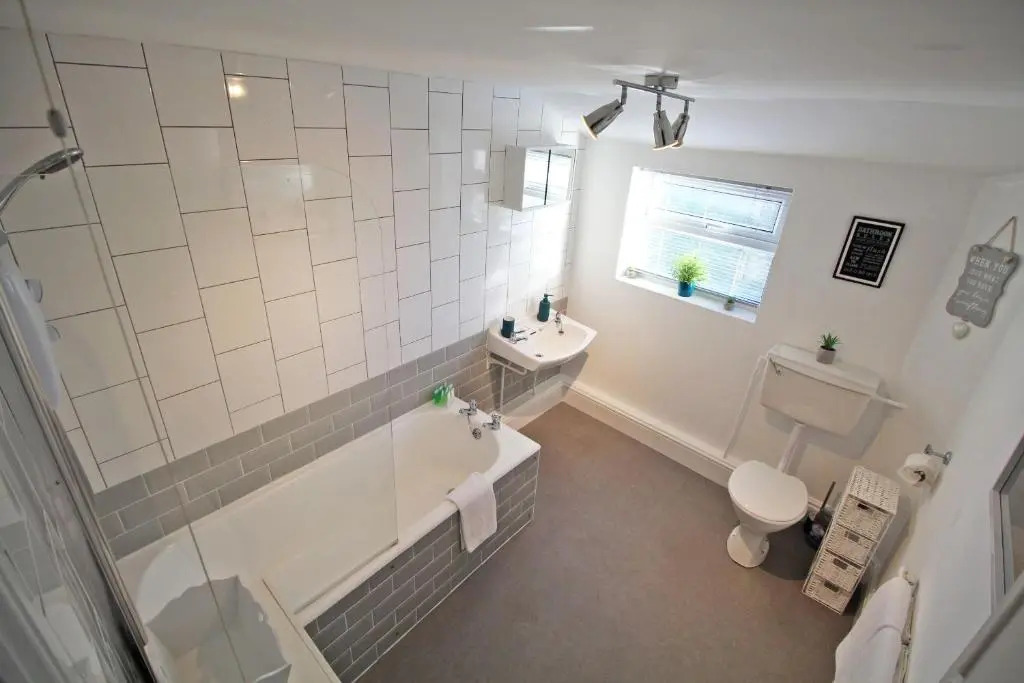 Close to the City, Classic Chester Home to sleep 6