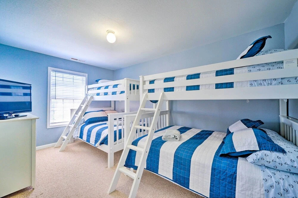 Spacious North Topsail Family Home With 2 Decks