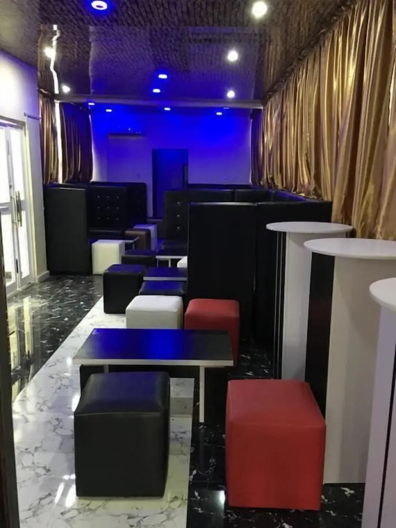 Top Rate Hotel