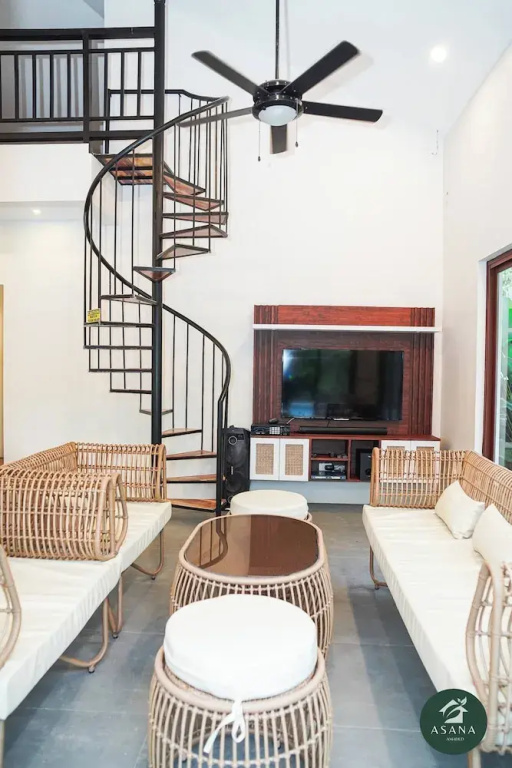 Modern Tropical 2BR Villa Pool Retreat in Amadeo