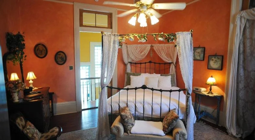 HH Whitney House - A Bed & Breakfast on the Historic Esplanade