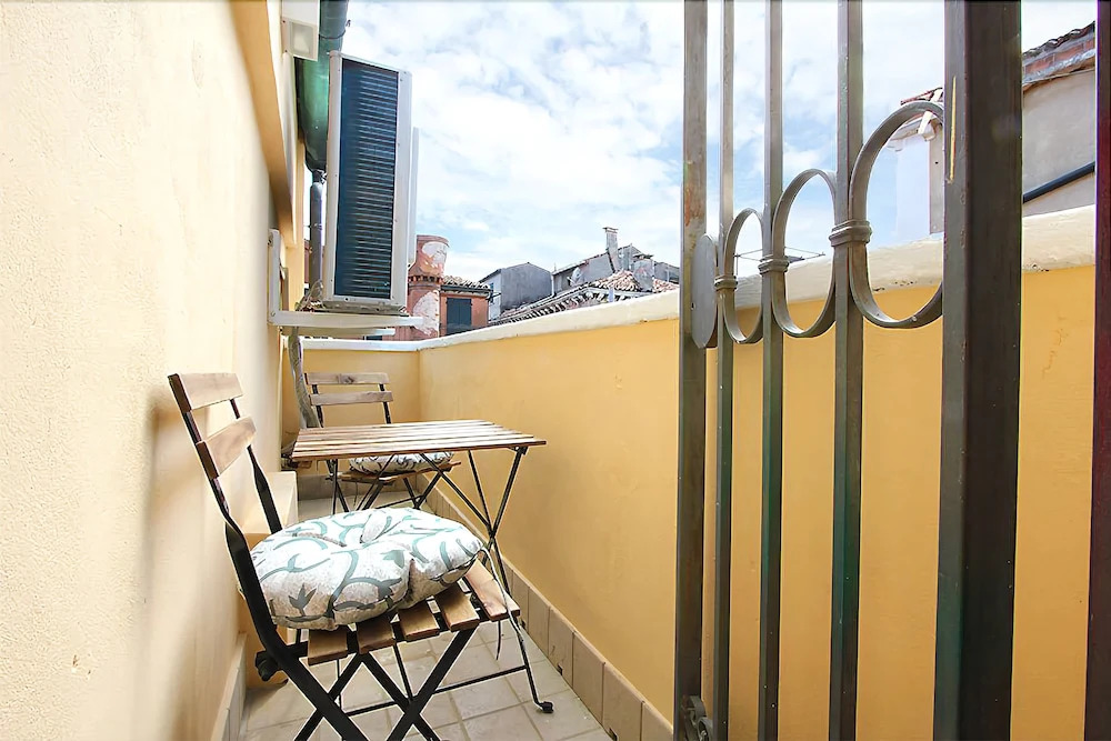 City Apartments - Prestige Canal View