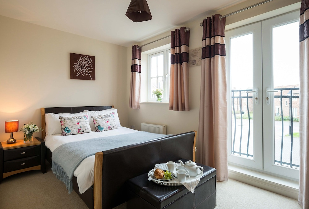 Puffin Lodge - Part of the The Bay Filey Holiday Village with pool, gym and direct beach access, pub, restaurant, tennis and meadows walks