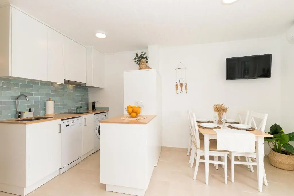 Moderno apartamento en Calan Bosch- C10