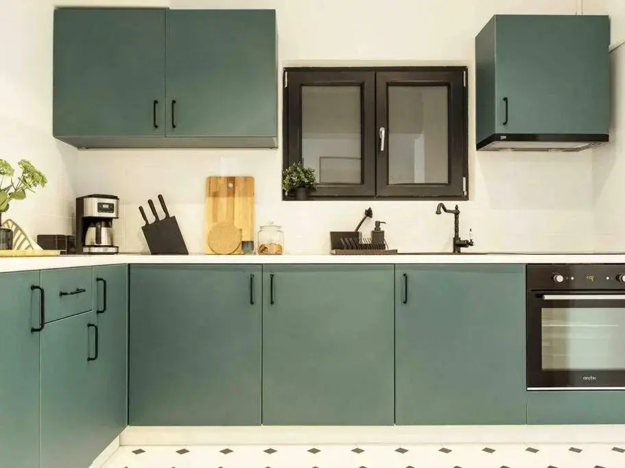 Bright 2BR Apartment - Top Location - City Balcony