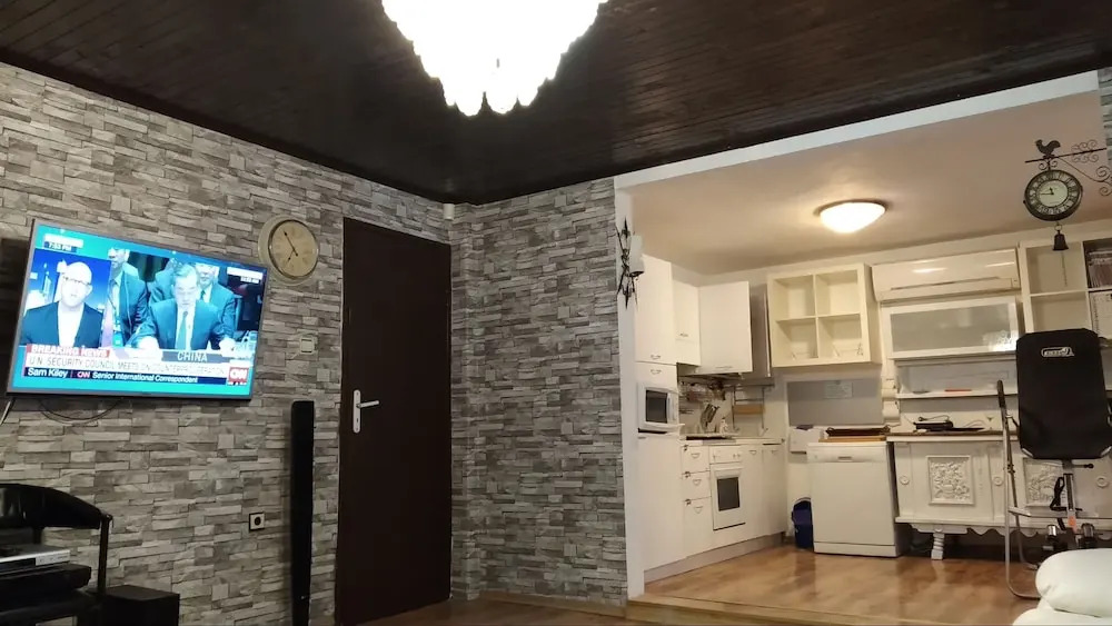Snug Apartment at foot of mountain