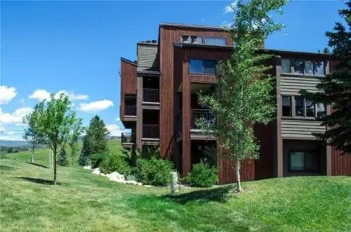 West Condominiums - W3502