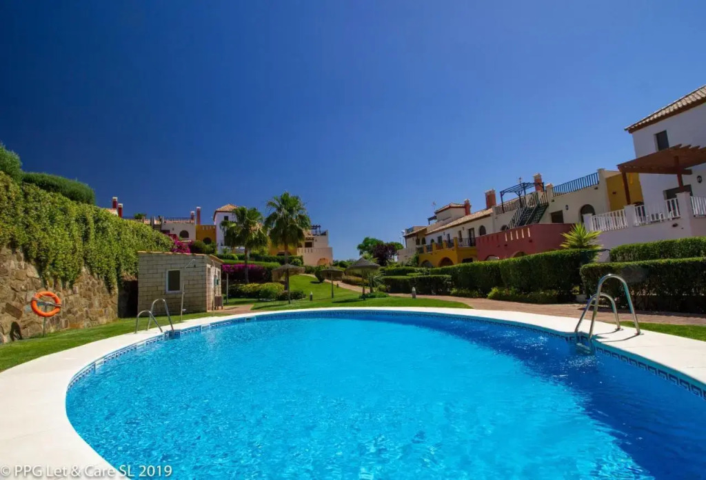 Town House with Garden and Pool Access