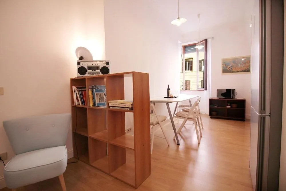Spacious Apt Steps away from the Vatican