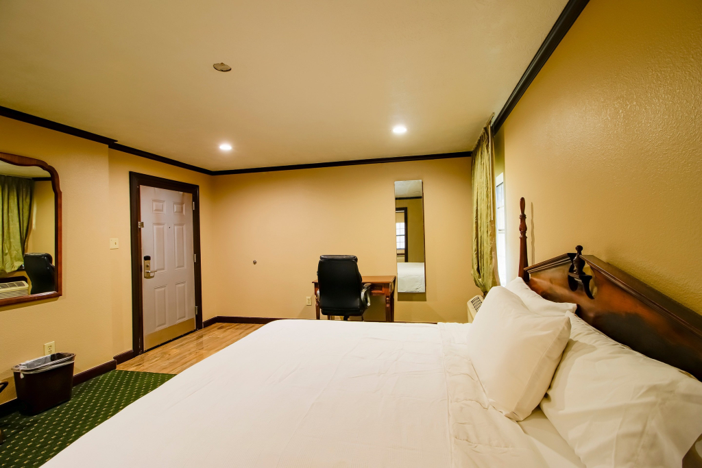 OYO Pinewood Inn & Suites Silsbee