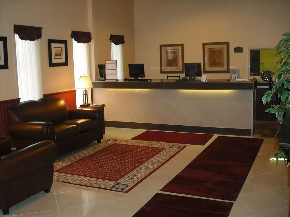 Red Pine Inn & Conference Centre