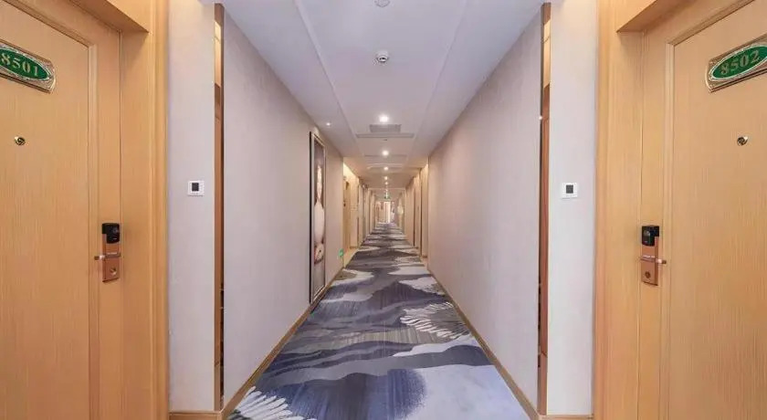 Vienna Hotel(Guangzhou North Railway Station Huaguoshan Subway Station Store)