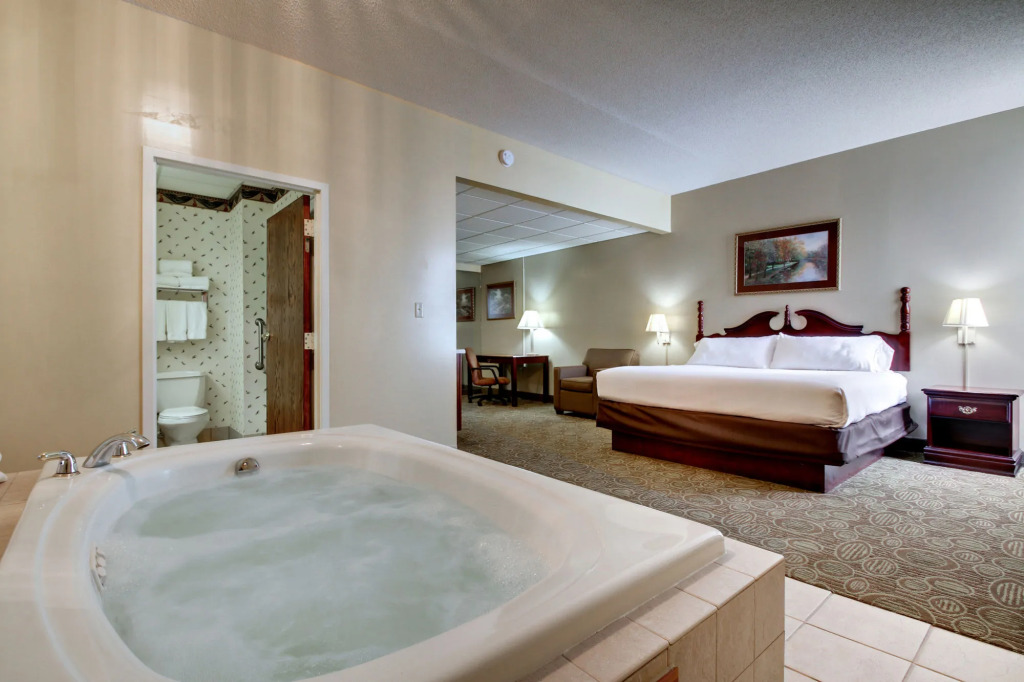 Holiday Inn Express Marshfield - Springfield Area by IHG