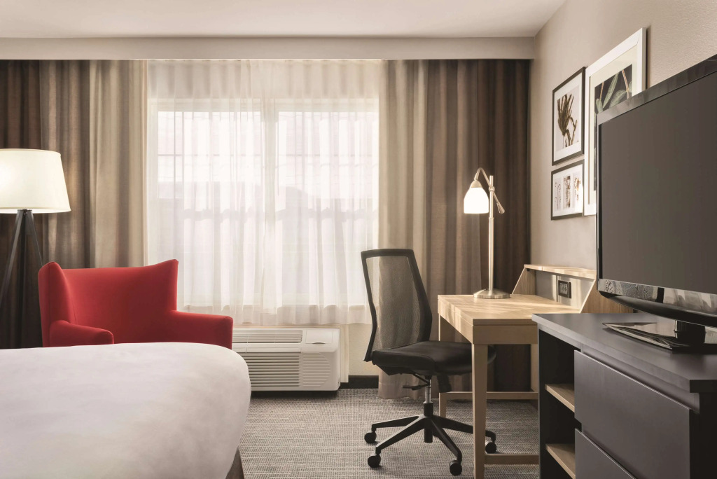 Country Inn & Suites by Radisson, Dubuque, IA
