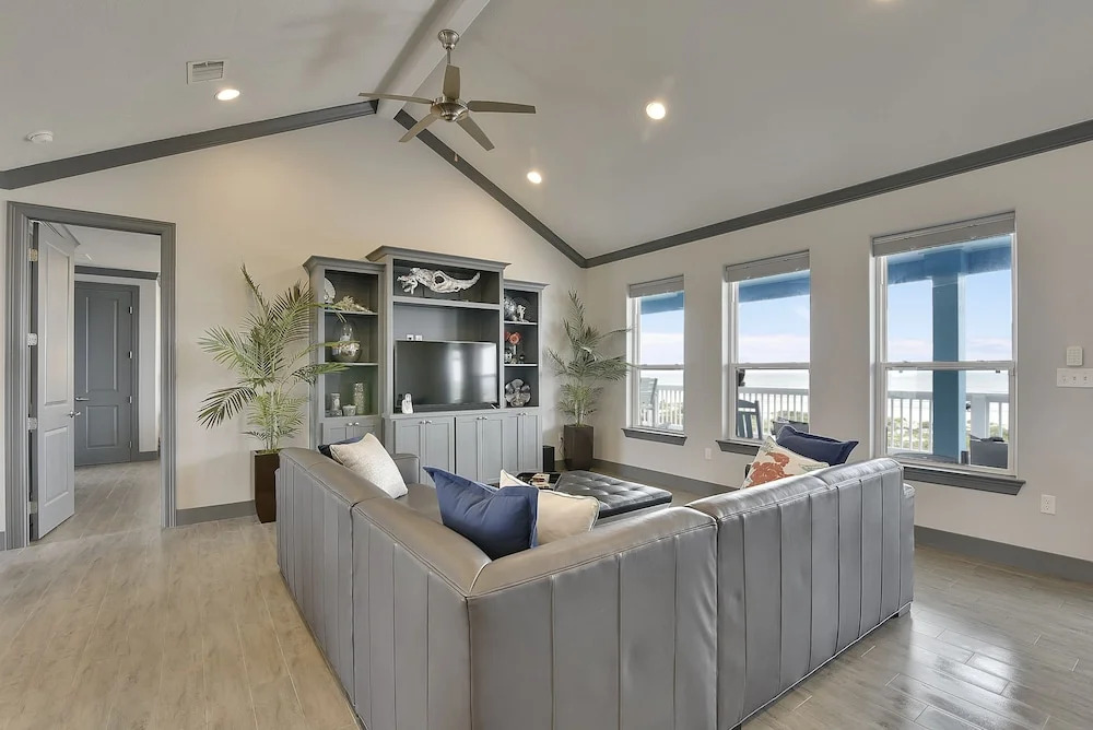 Honu Beachfront House 3 Bedrooms 2 Bathrooms Home