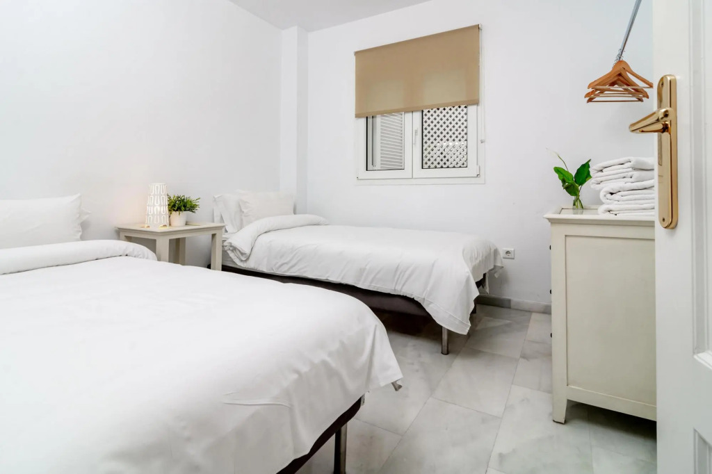 PR45- Beach front apartment Puerto Banus
