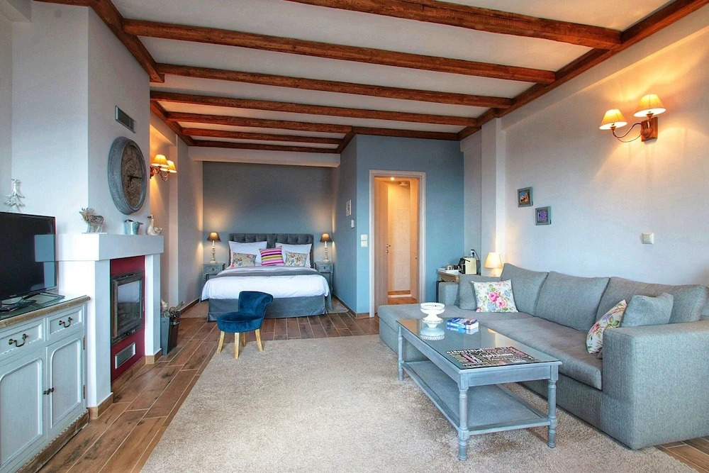 AlmondHouse Suites with Fireplace