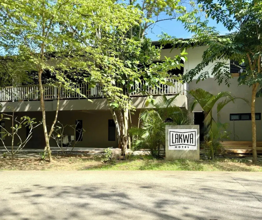 Lakwa Motel Lio Beach