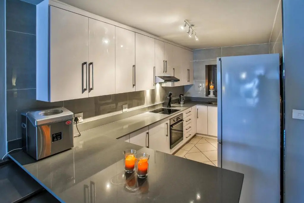 15 Skiathos-Spacious Family Beachfront apartment
