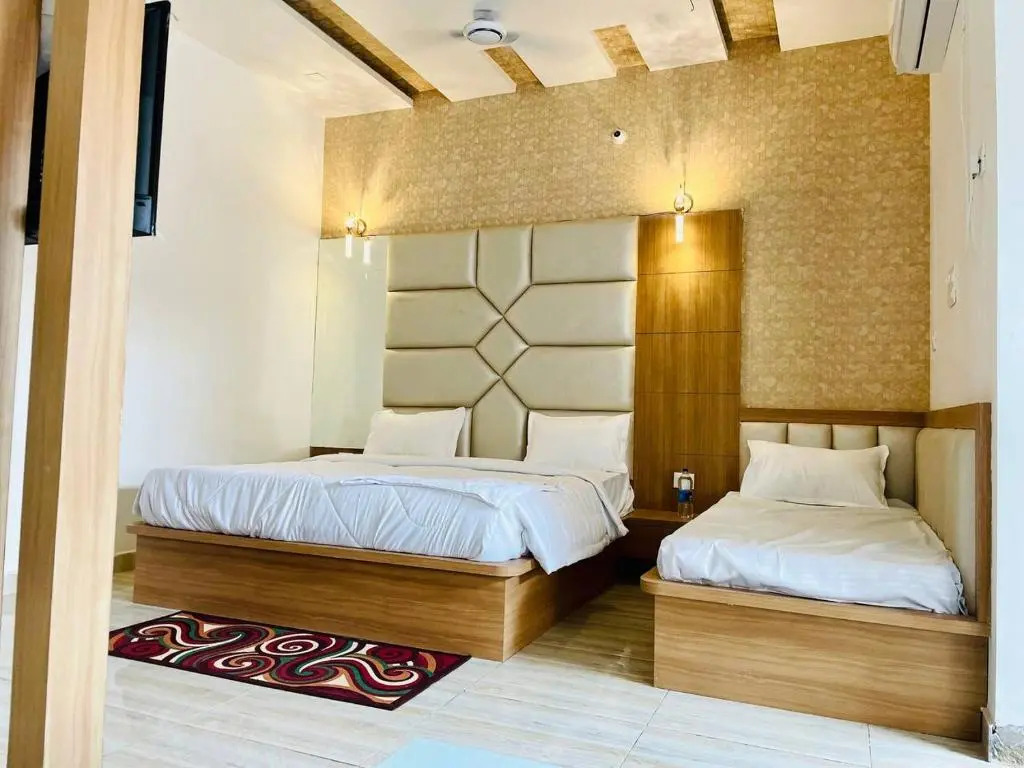 Hotel B P Emerald, Mathura