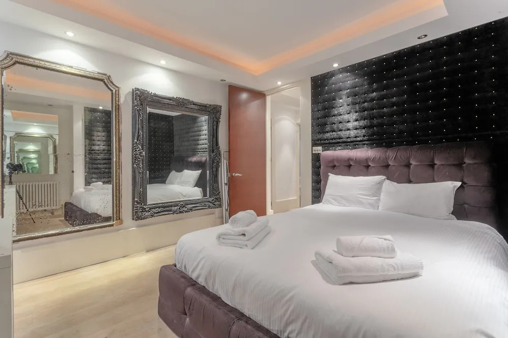 Stylish 3 Bedroom Home in Hampstead