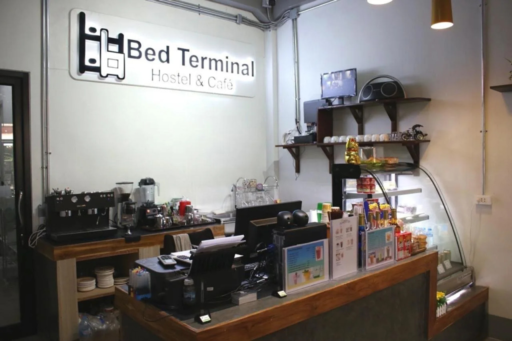 My Box Hostel  Cafe
