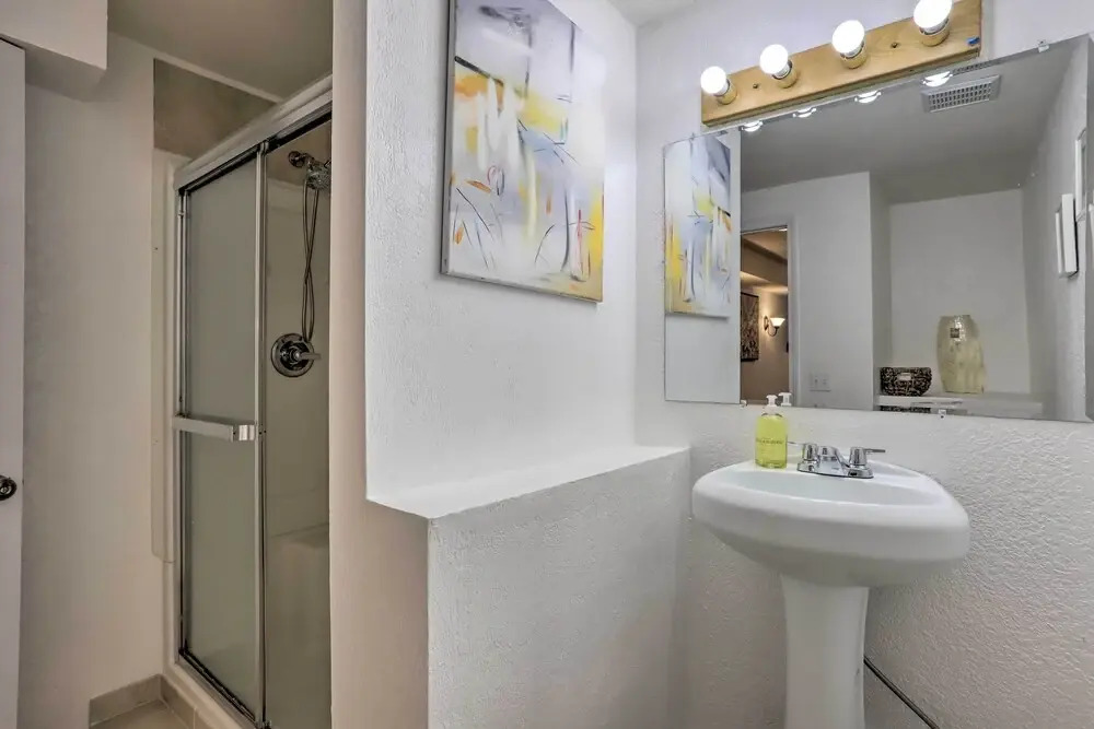 Spacious Thornton Home: 15 Mi to Downtown Denver!